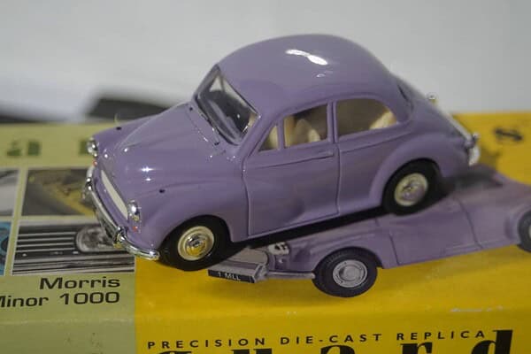 Morris minor 10000 rose taupe 60th anniversary model va05807 vanguards grey 1/43 diecast