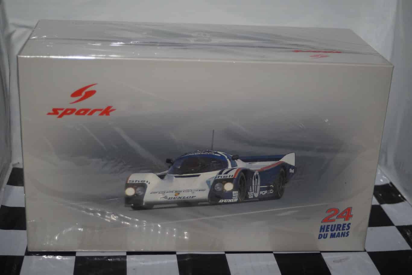 Porsche 962 C #17 Winner Le Mans 1987 18LM87 1:18 Spark Resin