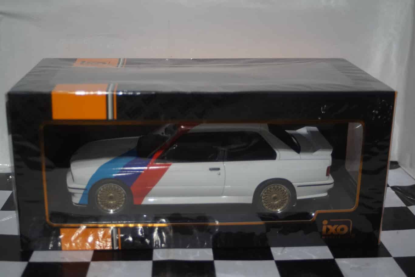 Ixo bmw e30 m3 1989  1:18 18cmc123.22