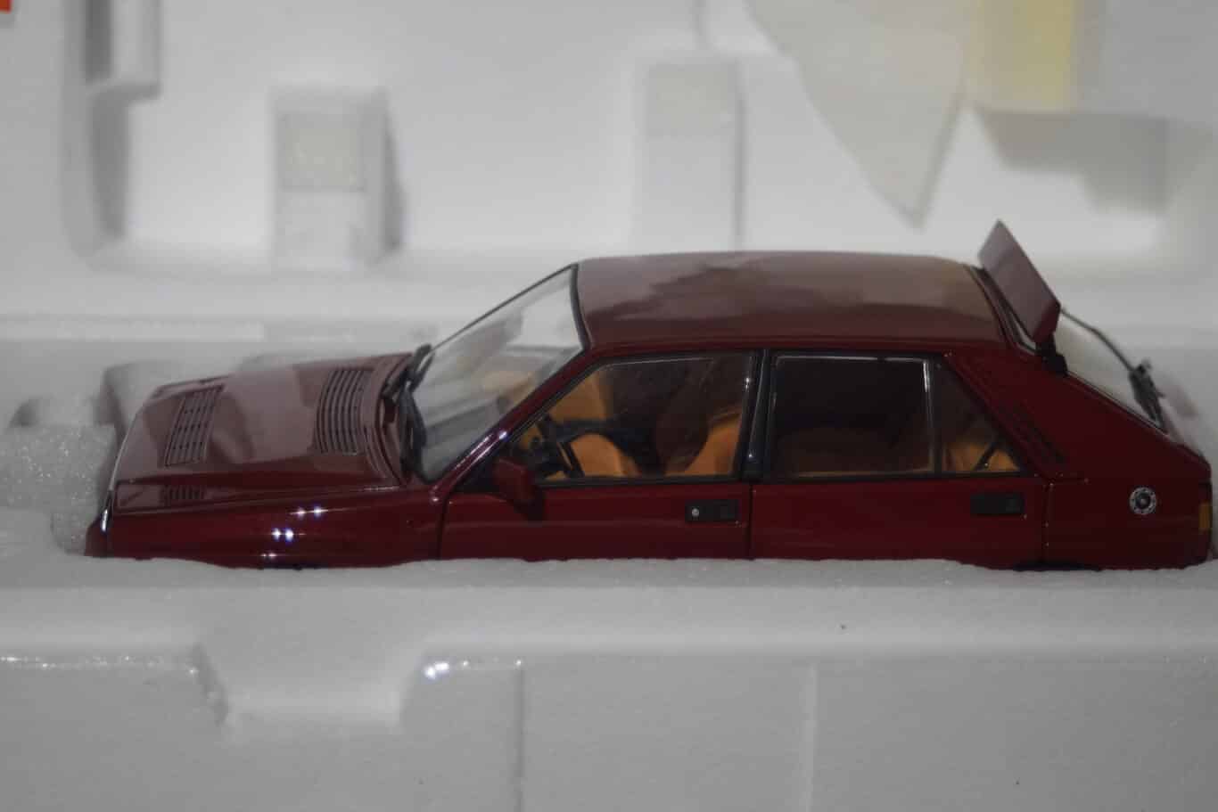 Kyosho LANCIA DELTA HF INTEGRALE Evoluzione 2 Red Mica 08341RM 1:18