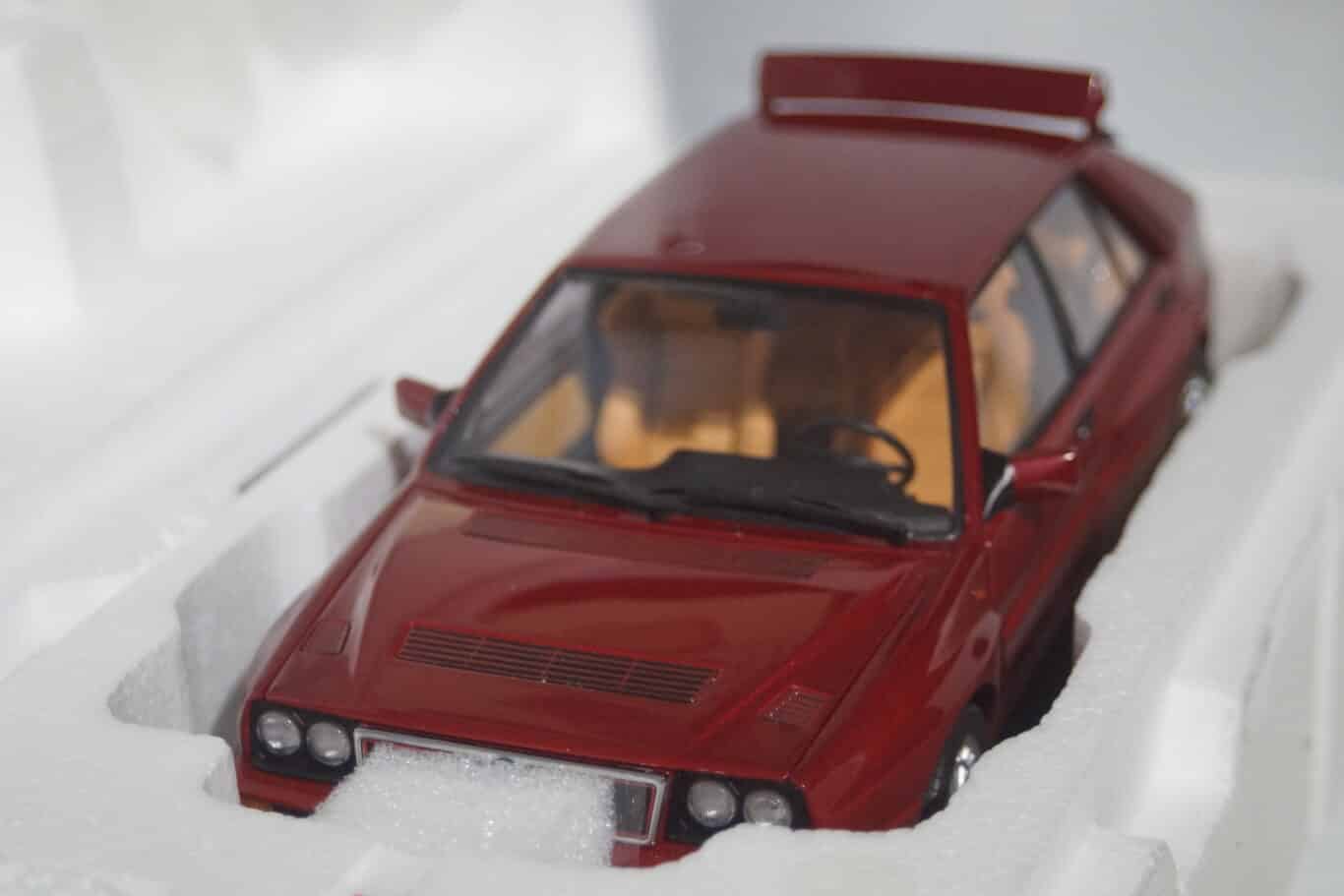 Kyosho LANCIA DELTA HF INTEGRALE Evoluzione 2 Red Mica 08341RM 1:18