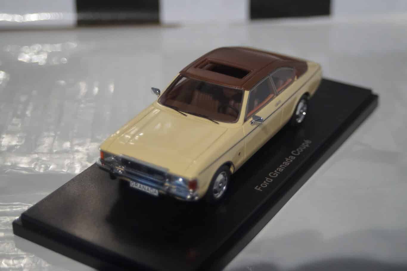 Neo models ford scorpio mk1,maroon neo43337 1:43 scale