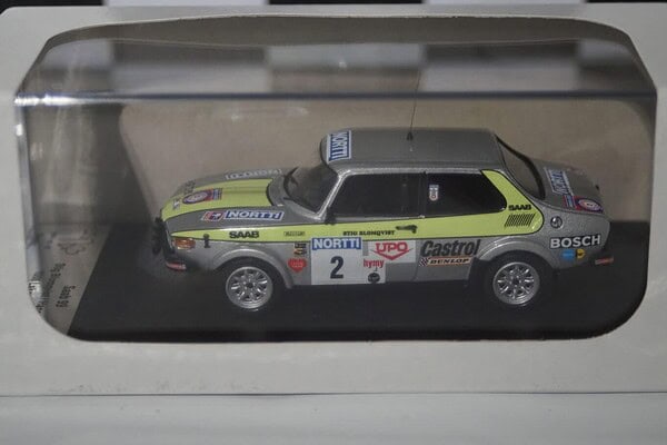 Trofeu Saab 99 1000 Lakes Rally 1976 Stig Blomqvist 1:43rd Scale DSN1:43-57