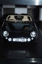 Cult Scale Models TVR Griffith 1991-1993 metallic green 1:18 CML144-1