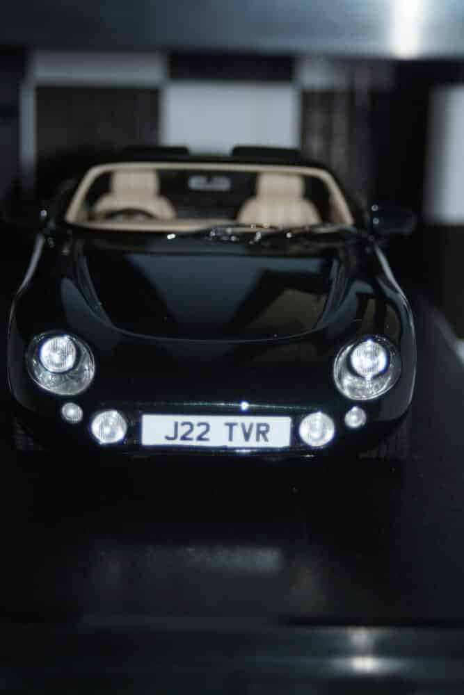 Cult Scale Models TVR Griffith 1991-1993 metallic green 1:18 CML144-1