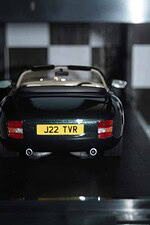Cult Scale Models TVR Griffith 1991-1993 metallic green 1:18 CML144-1