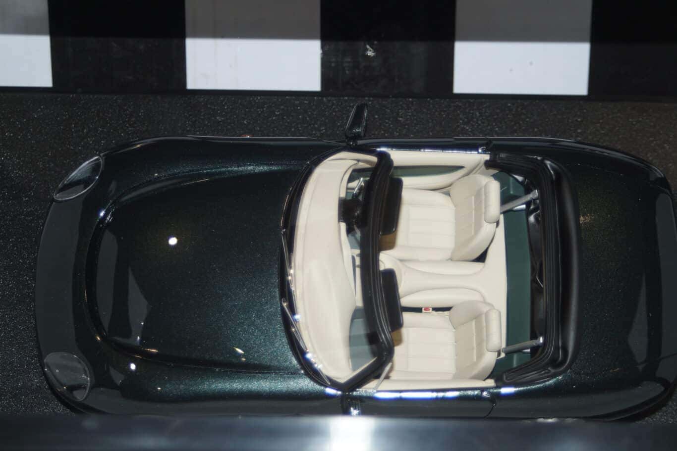 Cult Scale Models TVR Griffith 1991-1993 metallic green 1:18 CML144-1
