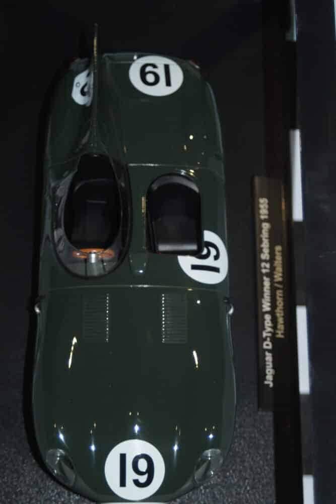 Cmr jaguar d-type winner 12 sebring no19 1955 cmr193 1:18