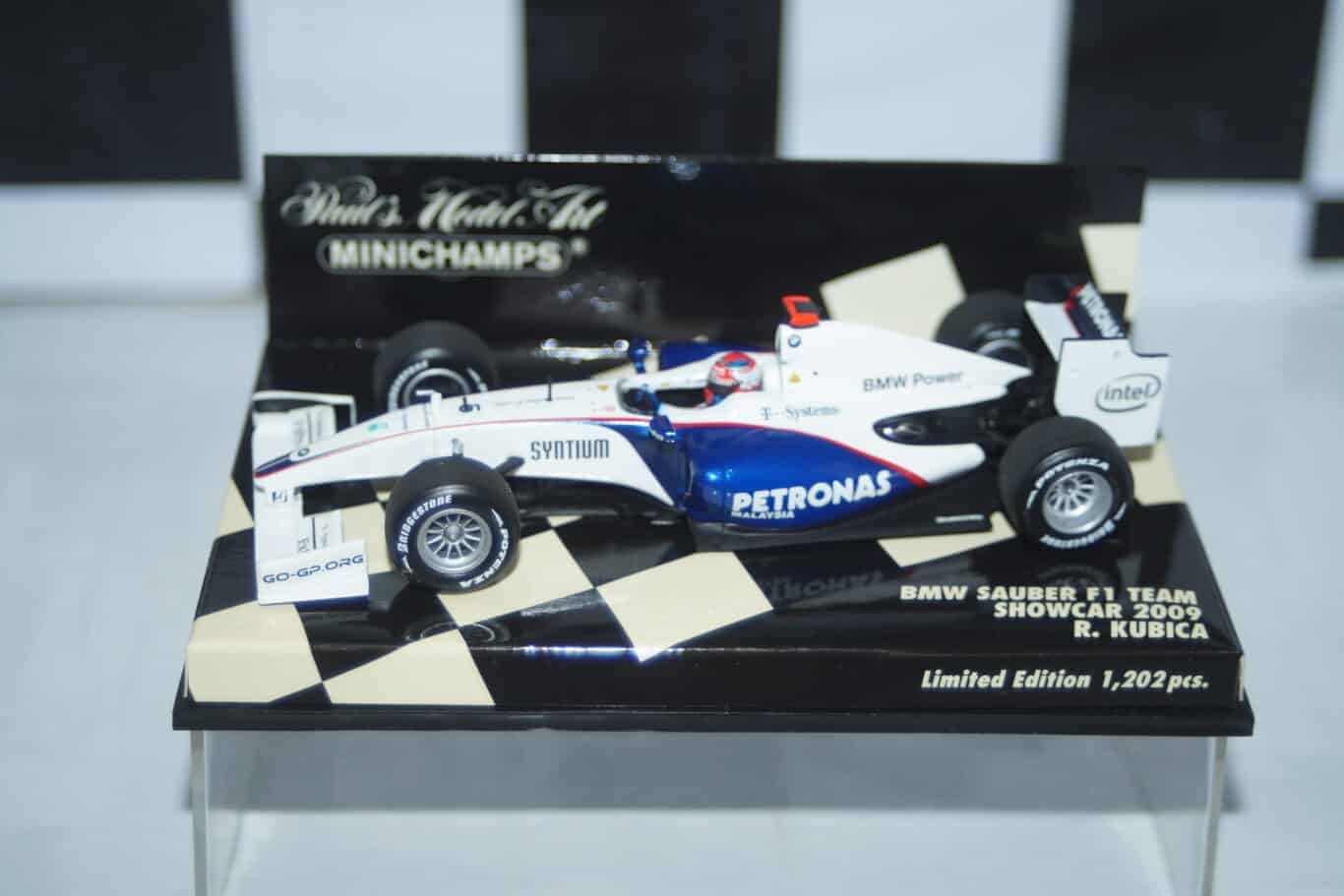 Minichamps BMW Sauber F1 Showcar 2009 R.Kubica 400 090075 in 1:43