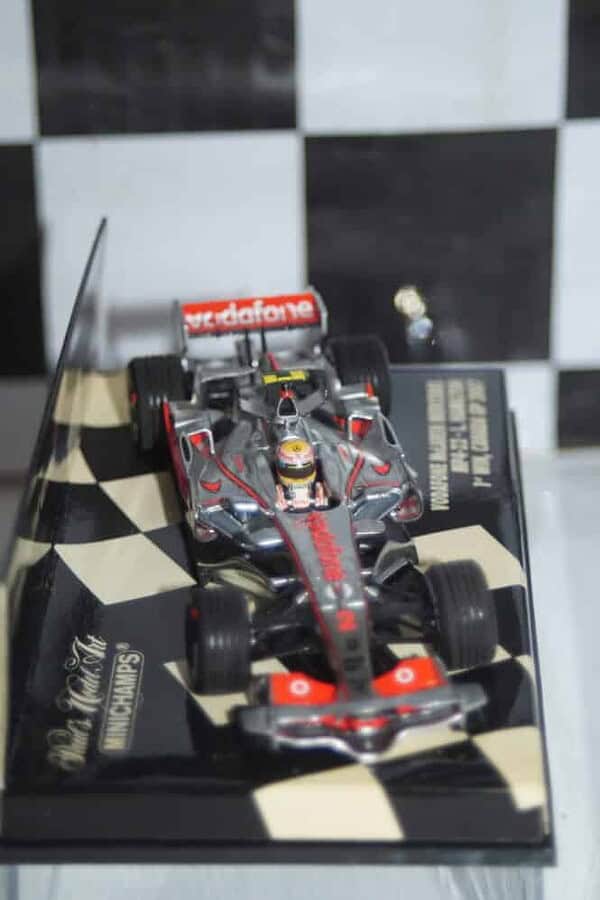 Minichamps mclaren mercedes mp4-22 1st win canada 2007 530 074322 in 1:43
