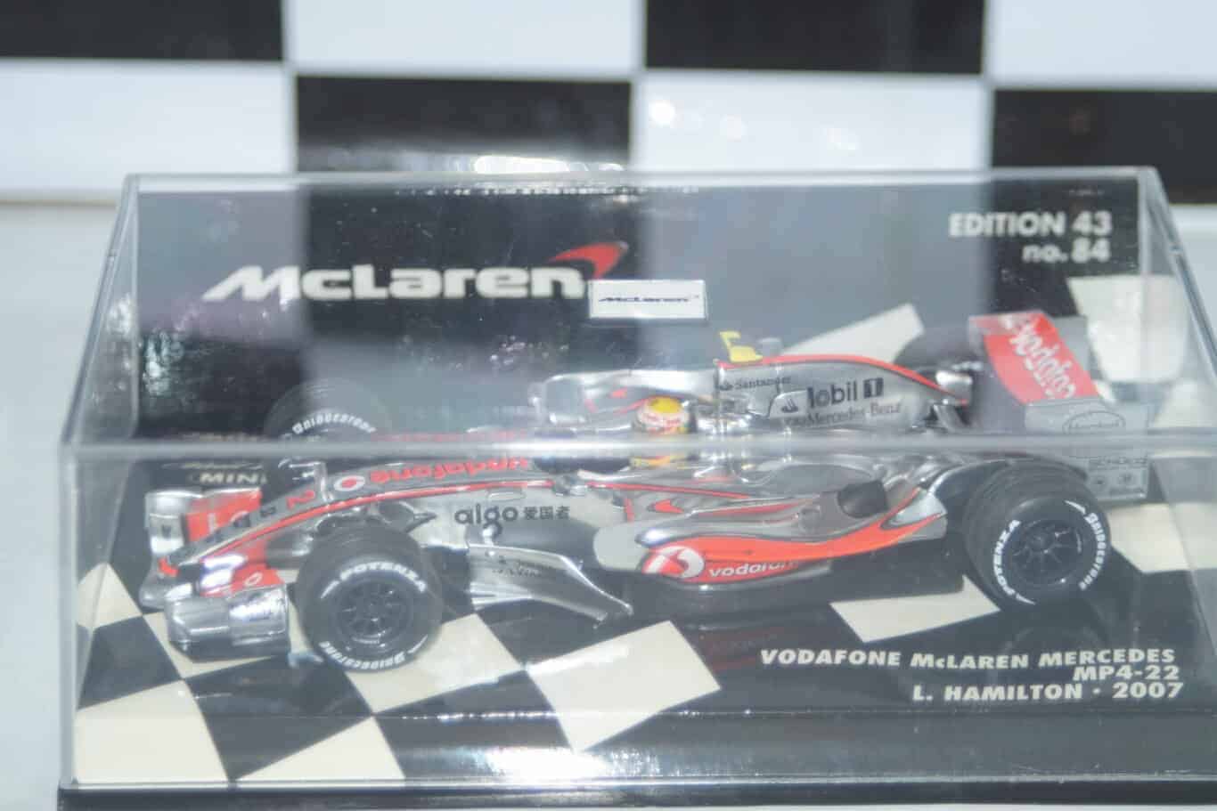 Minichamps vodaphone mclaren mercedes mp4-22 lewis hamilton 533 074302 2007 in 1:43