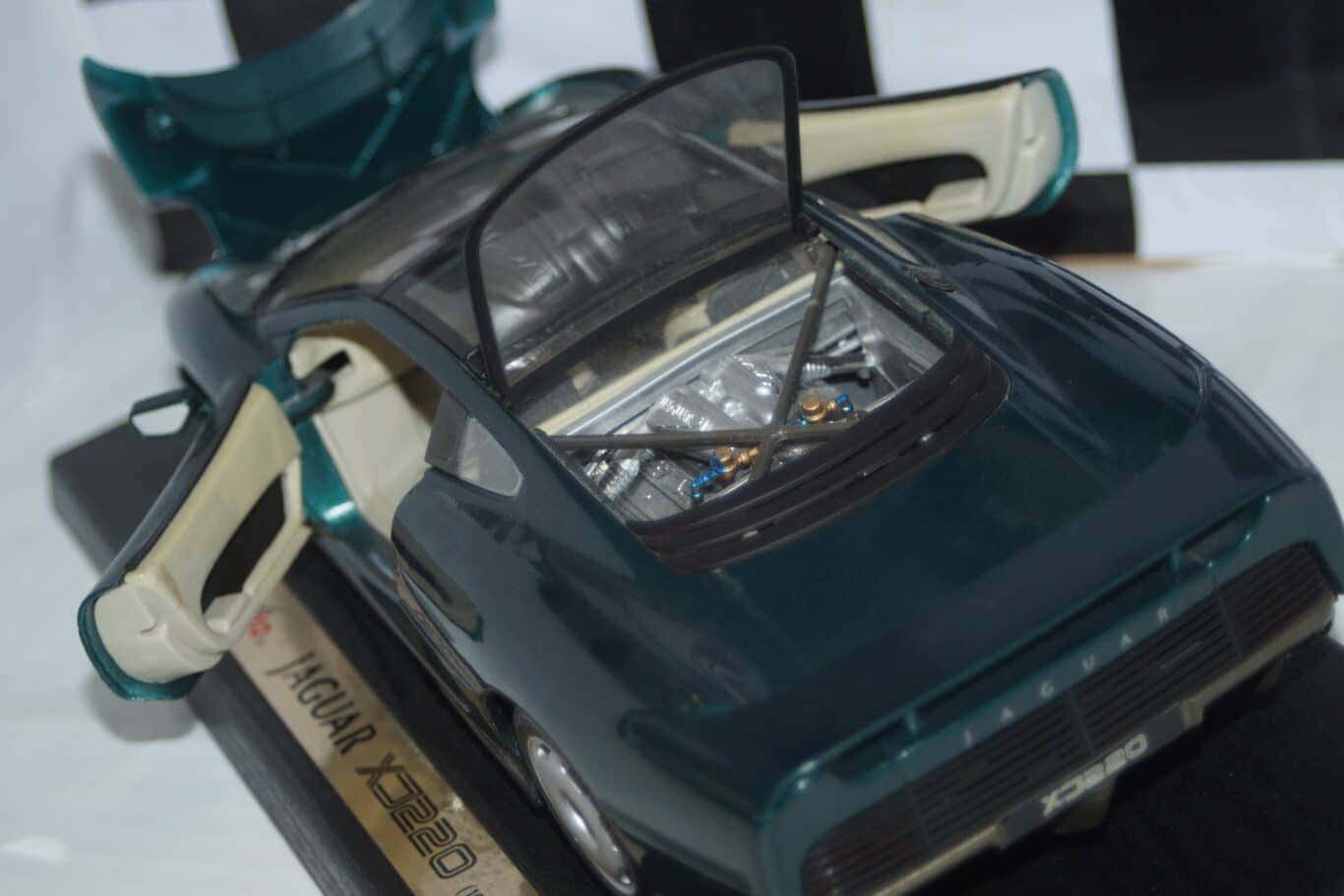 Maisto jaguar xj220 1:18 diecast 31807