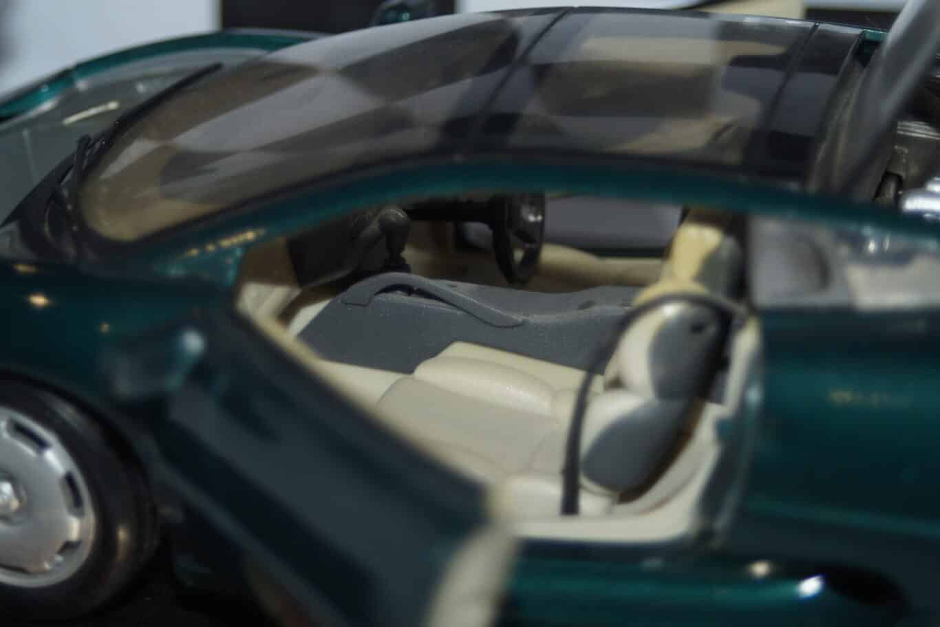 Maisto jaguar xj220 1:18 diecast 31807