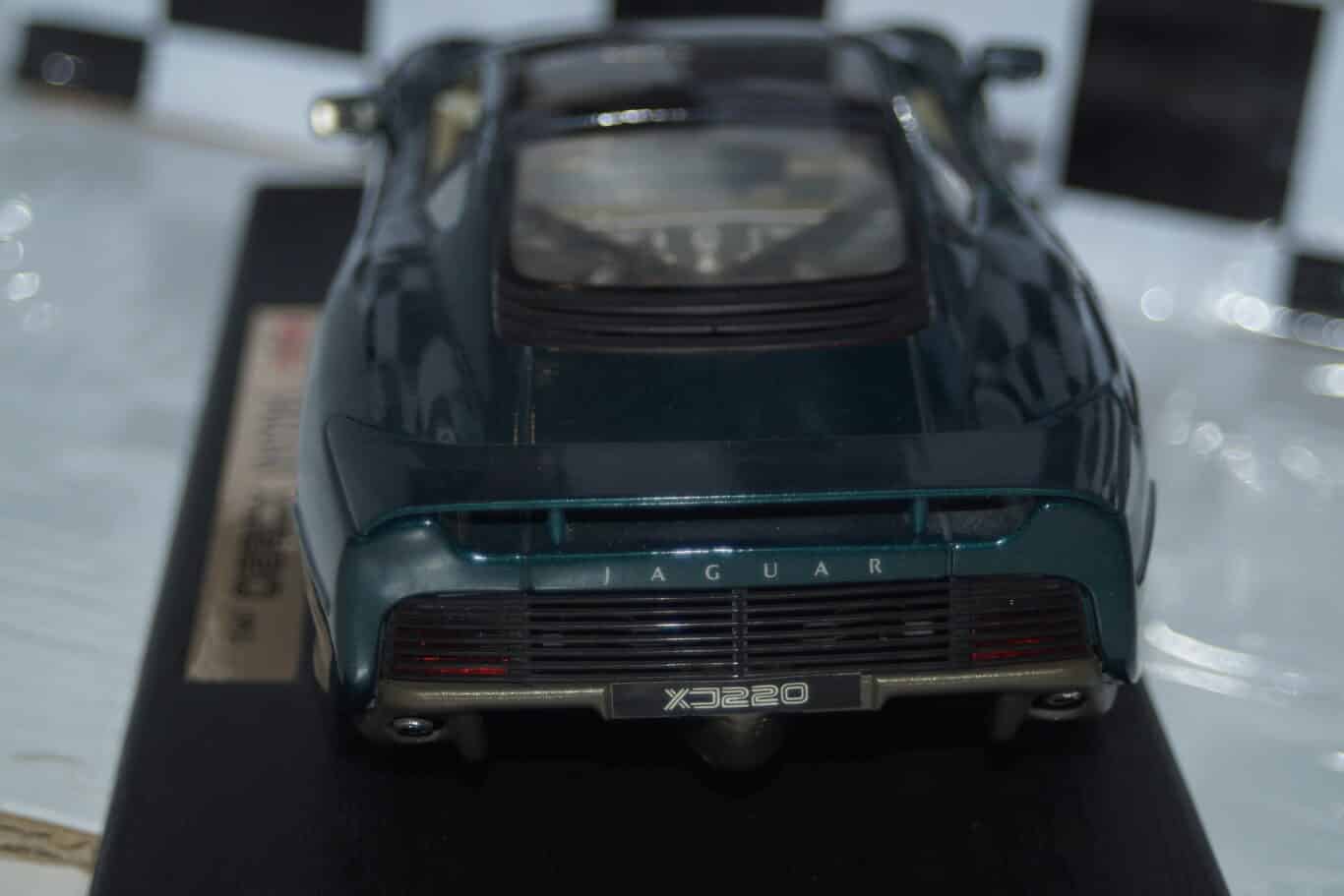 Maisto jaguar xj220 1:18 diecast 31807
