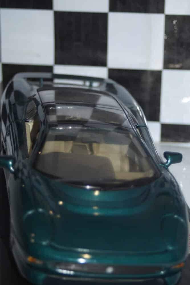Maisto jaguar xj220 1:18 diecast 31807
