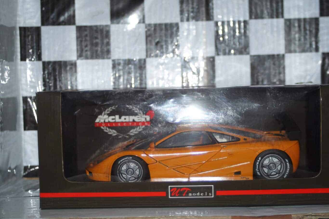 Ut models mclaren f1 gtr 1996 orange 1:18 scale 26006