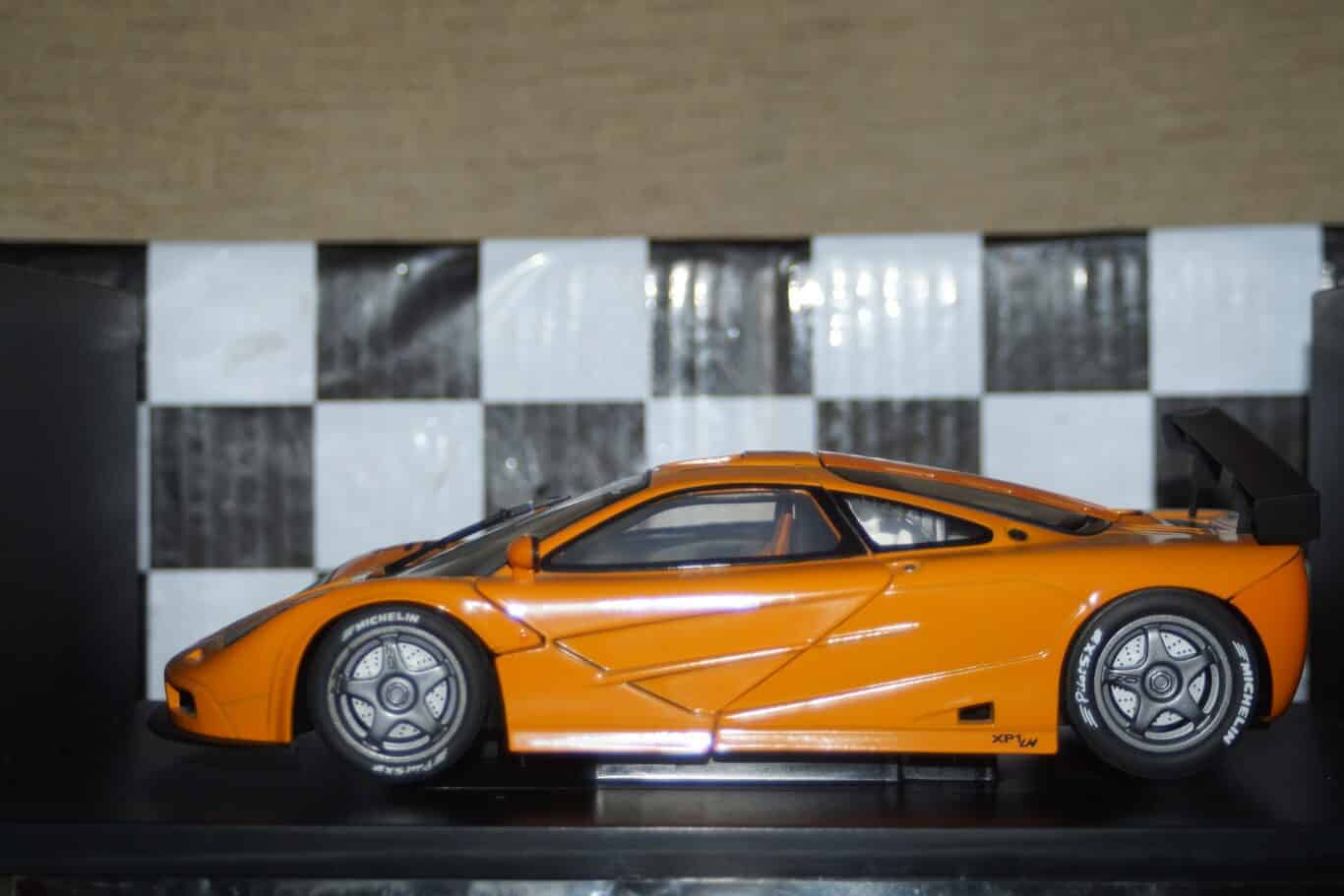 Ut models mclaren f1 gtr 1996 orange 1:18 scale 26006