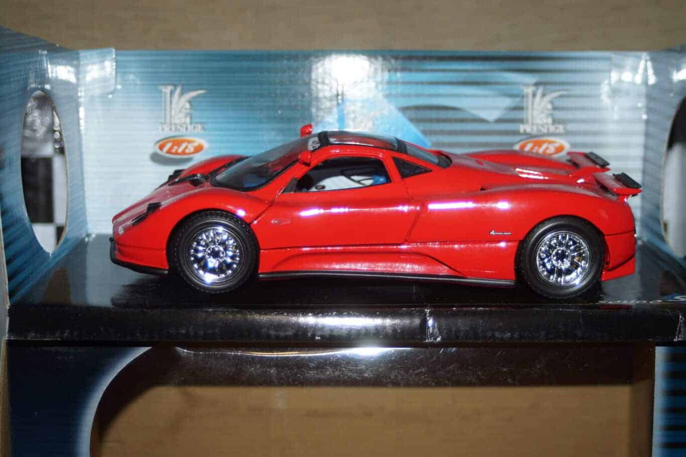 Solido pagani zonda red 1:18 diecast 8172