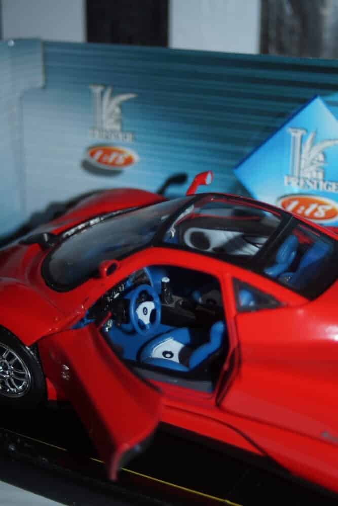 Solido pagani zonda red 1:18 diecast 8172