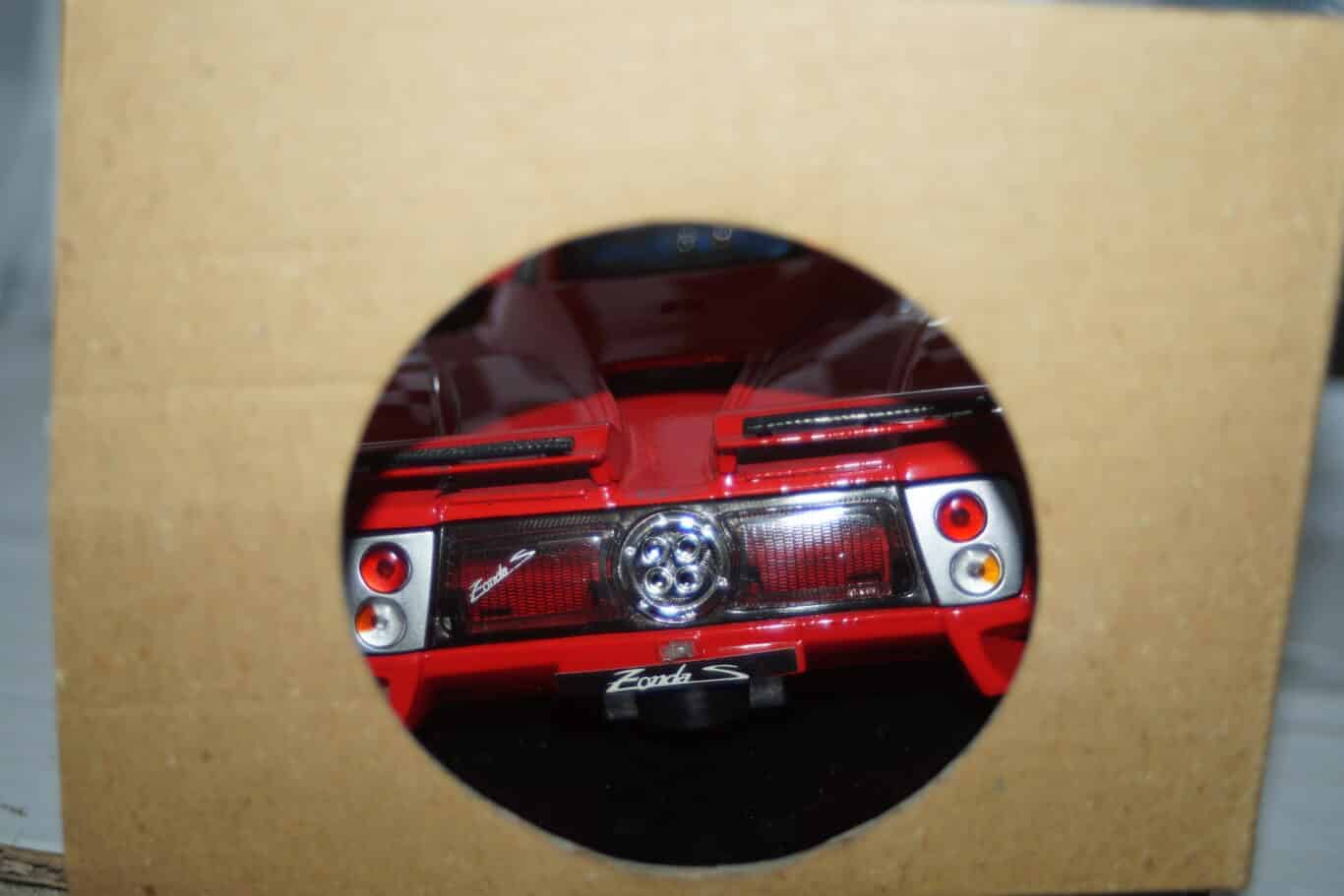 Solido pagani zonda red 1:18 diecast 8172