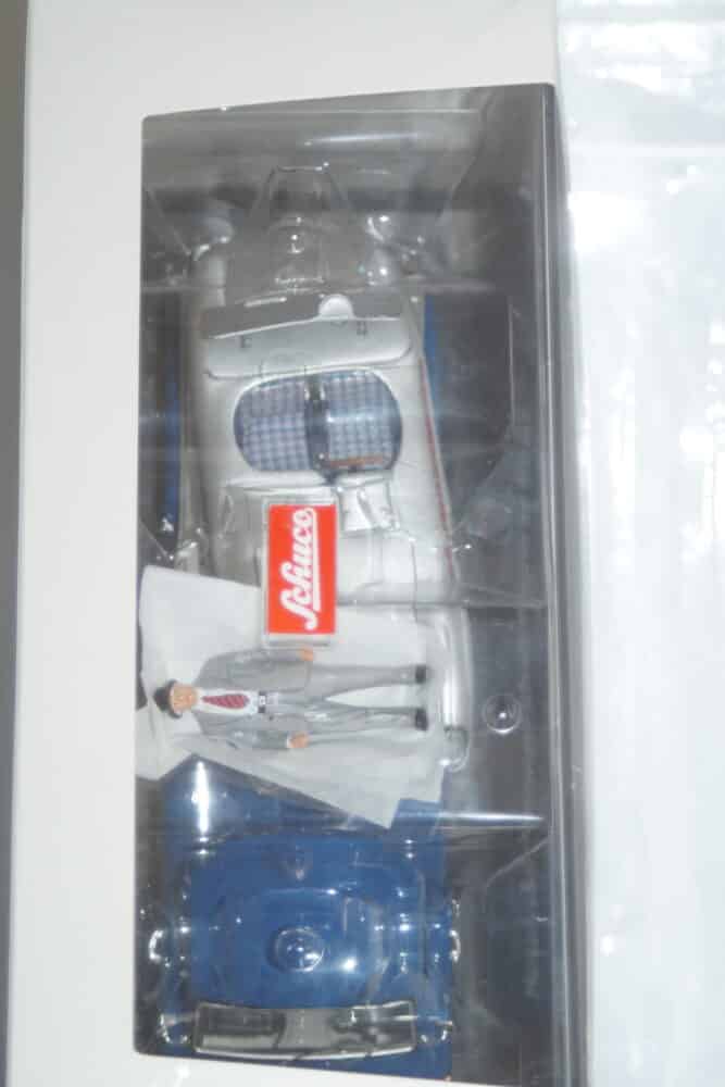 Schuco mercedes benz transporter blue 1/43rd ref 450376800