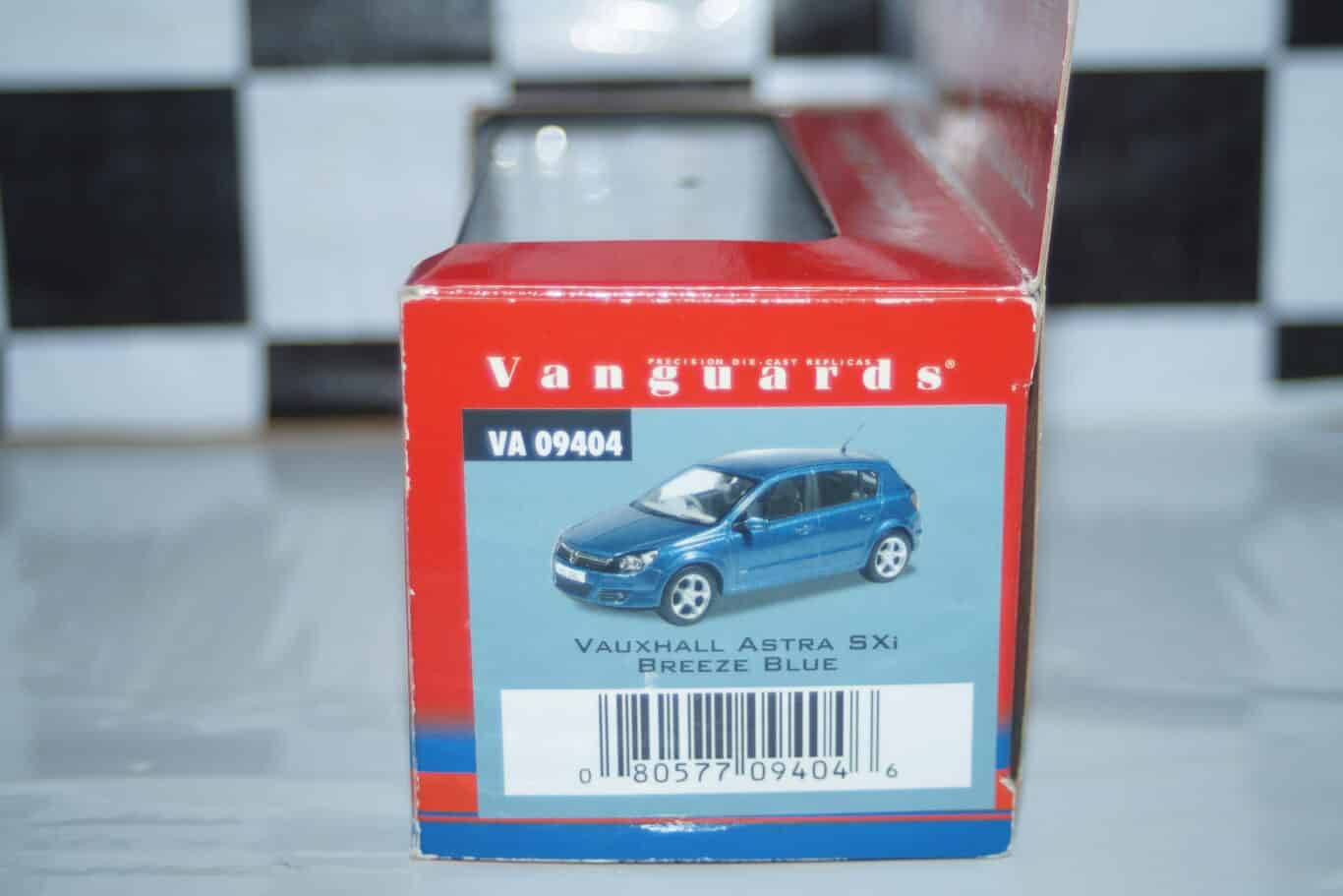 Vanguards vauxhall astra green va09401 1:43 scale