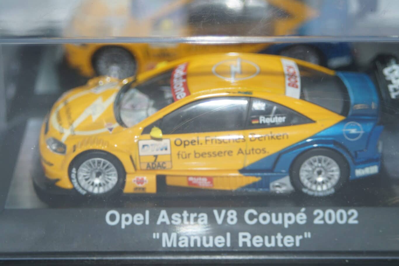 Schuco opel astra v8 coupe 2002 m.reuter diecast ltd 04803 1:43