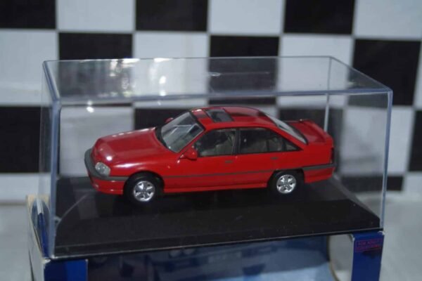 Vanguards opel omega 3000 lhd va140028 1:43 scale (crack in case)