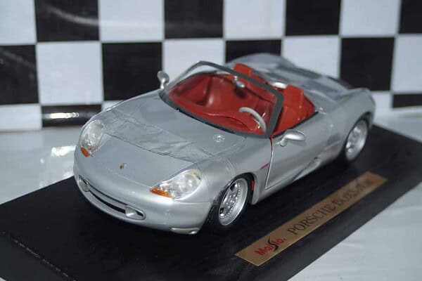 Maisto Porsche Boxster 1:18 Diecast Ref 32814 silver edition