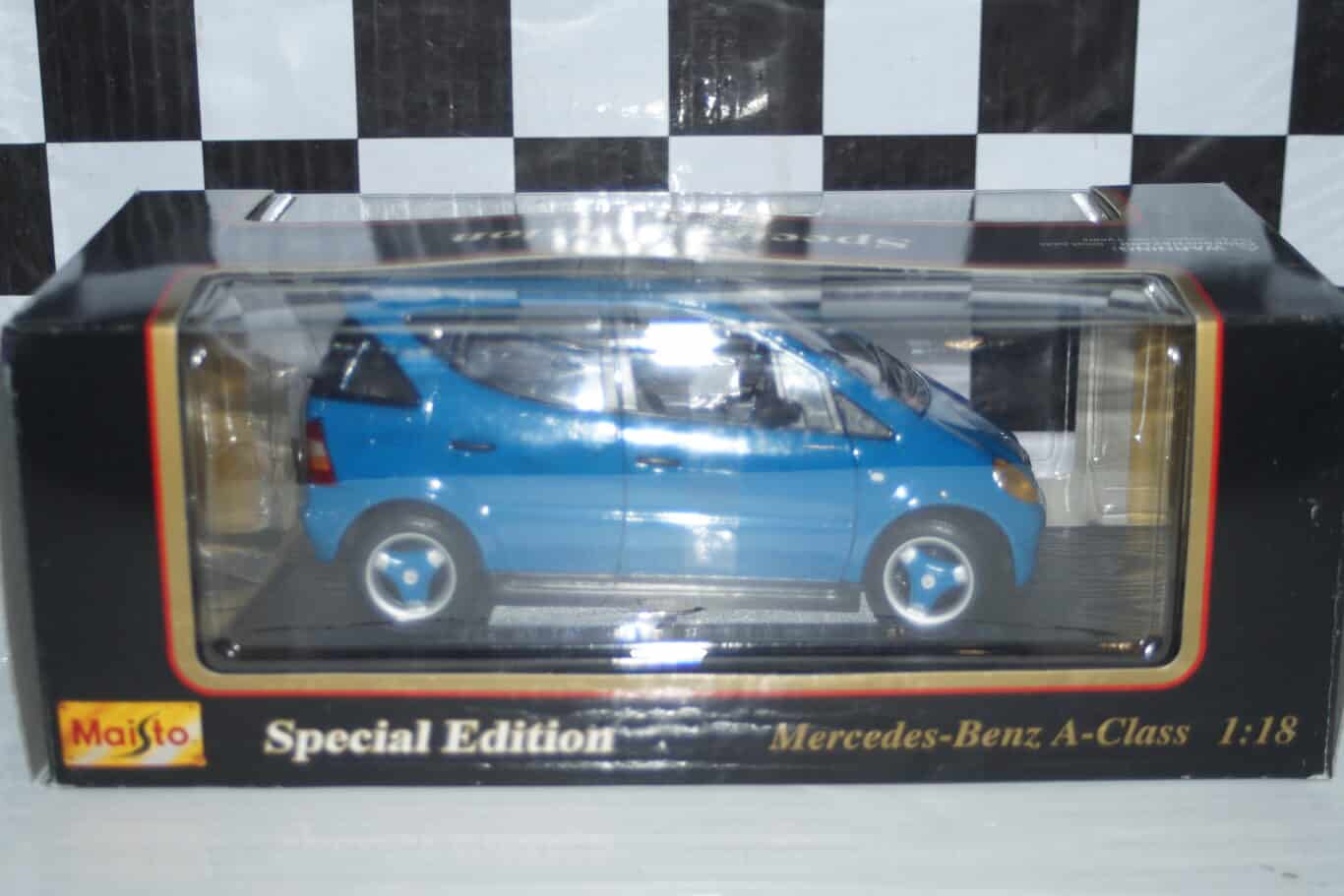 Maisto mercedes benz a-class 1997 in blue 1:18 diecast 31841