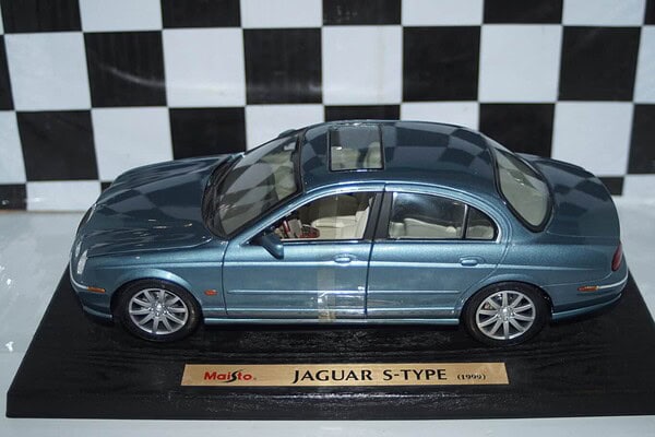 Maisto 1:18 JAGUAR S-TYPE 1999 フィギュア Maisto Jaguar S