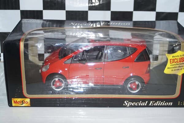 Maisto mercedes benz a-class 1997 in red 1:18 diecast 31841