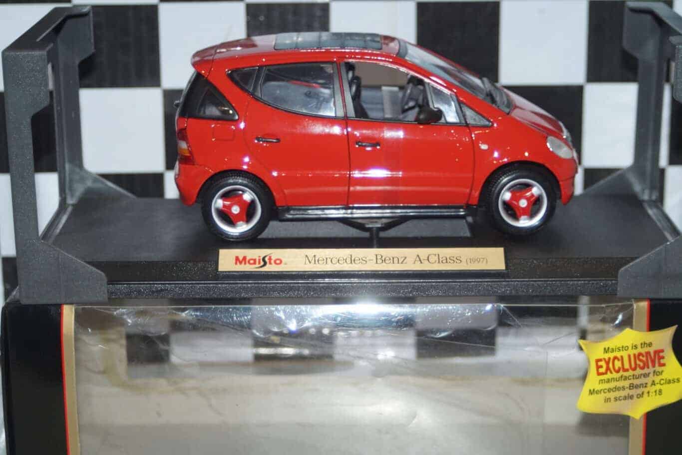 Maisto mercedes benz a-class 1997 in red 1:18 diecast 31841