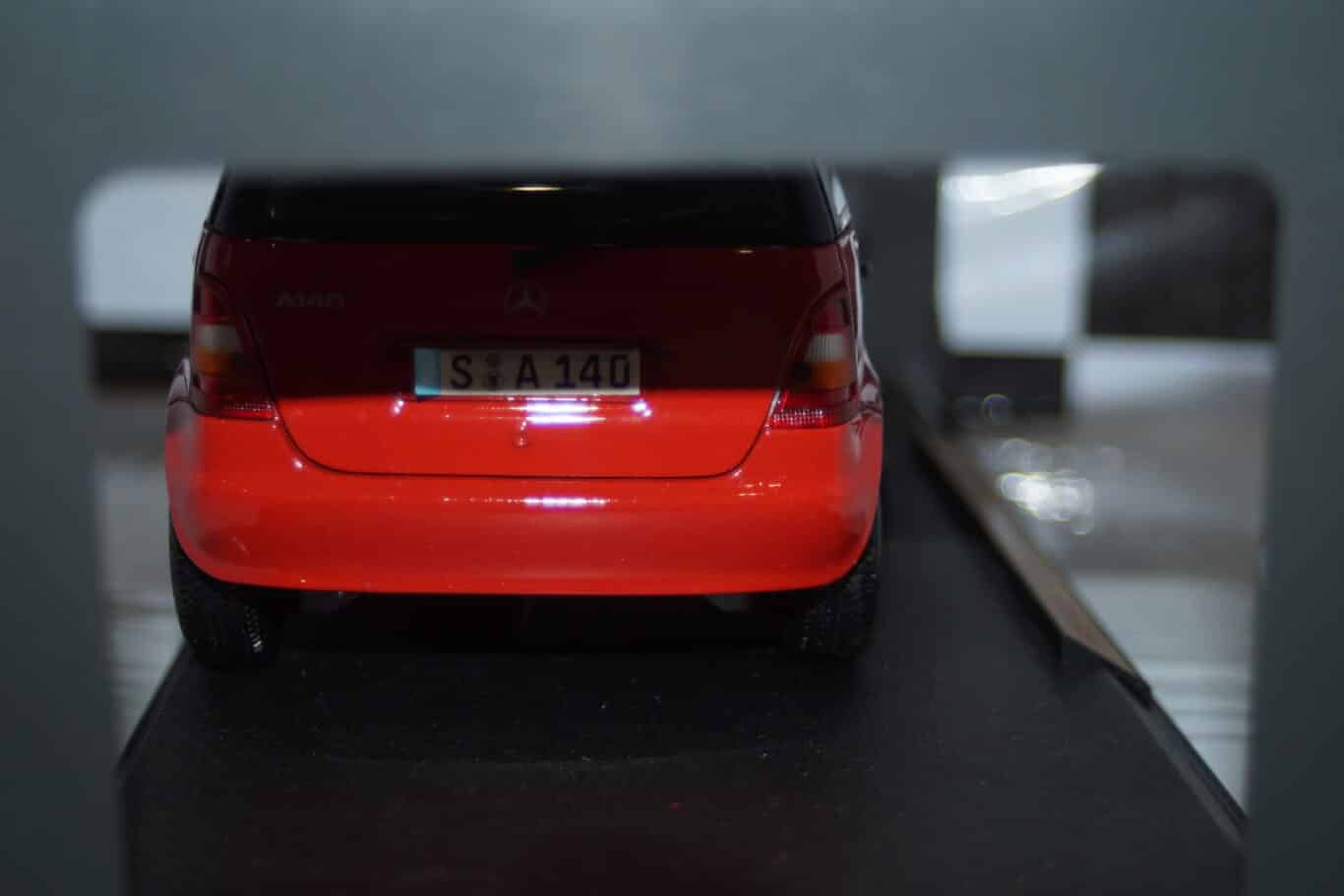 Maisto mercedes benz a-class 1997 in red 1:18 diecast 31841