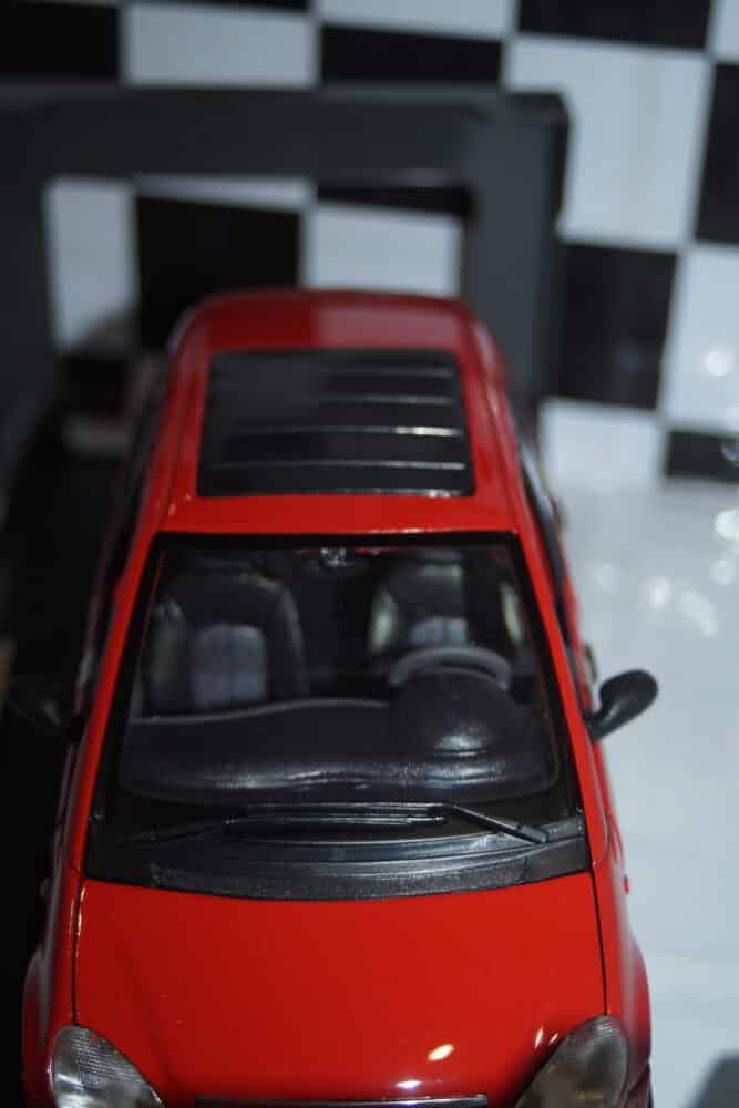 Maisto mercedes benz a-class 1997 in red 1:18 diecast 31841