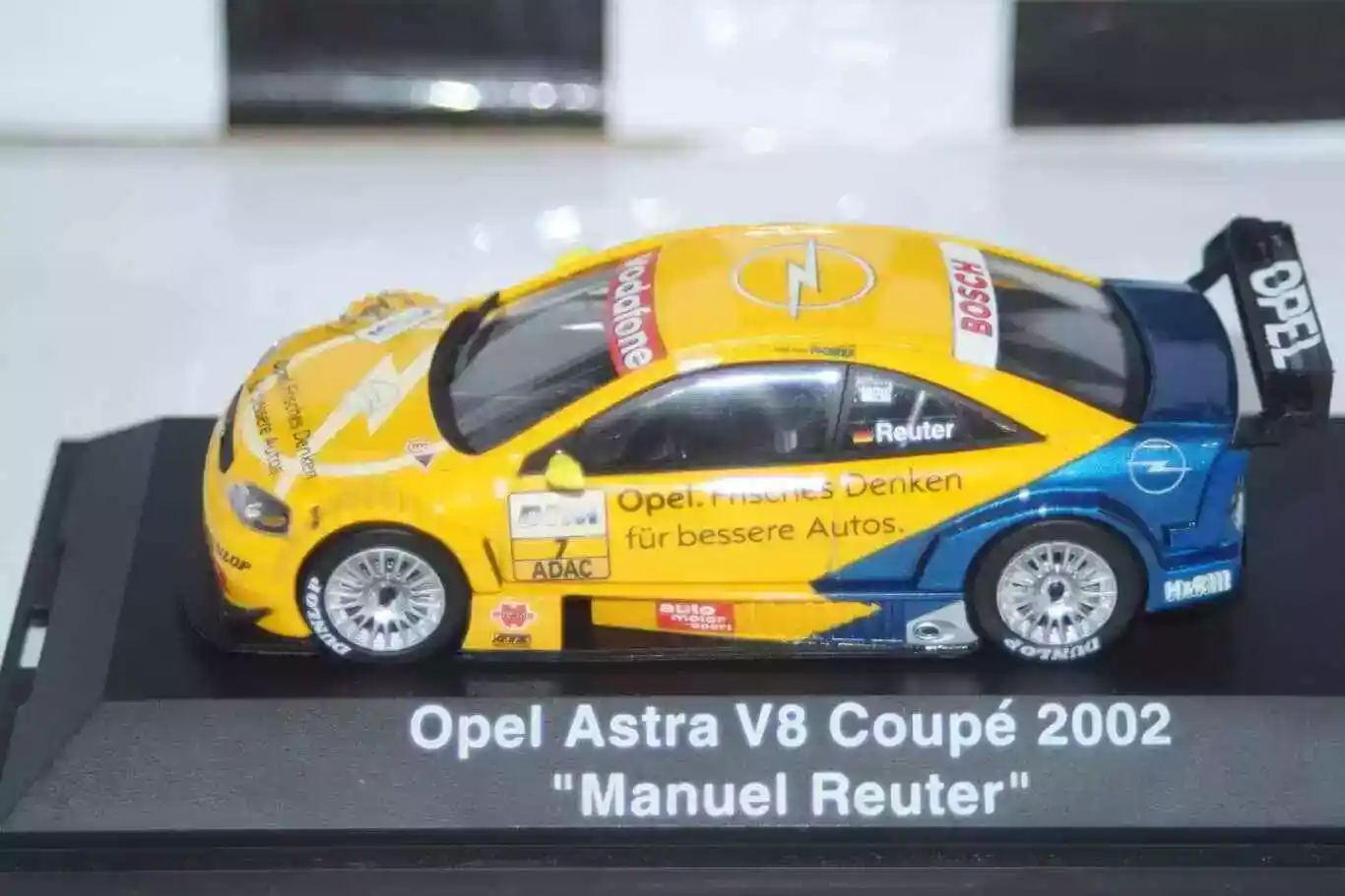 Schuco opel astra v8 coupe 2002 m.reuter diecast ltd 04803 1:43