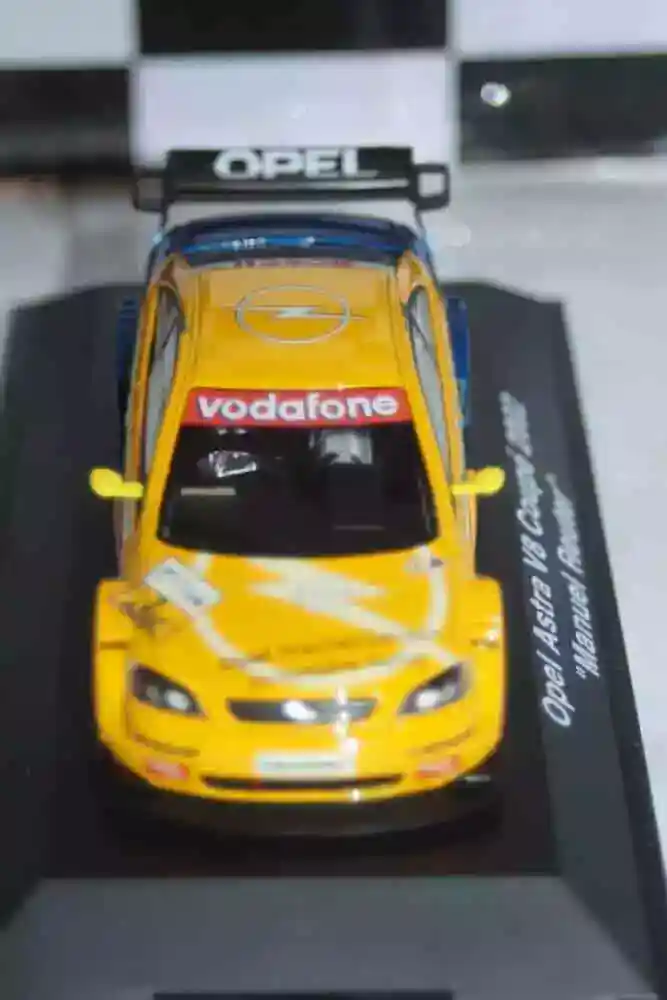Schuco opel astra v8 coupe 2002 m.reuter diecast ltd 04803 1:43