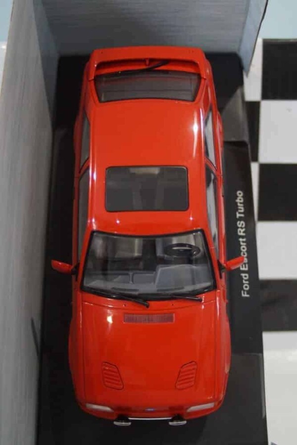 Model car group ford escort rs turbo s2 red mcg18273