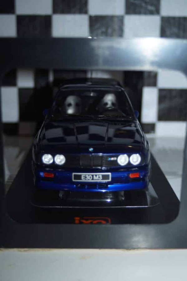 Ixo bmw e30 m3 1989 metallic dark blue 1:18 18cmc122.22