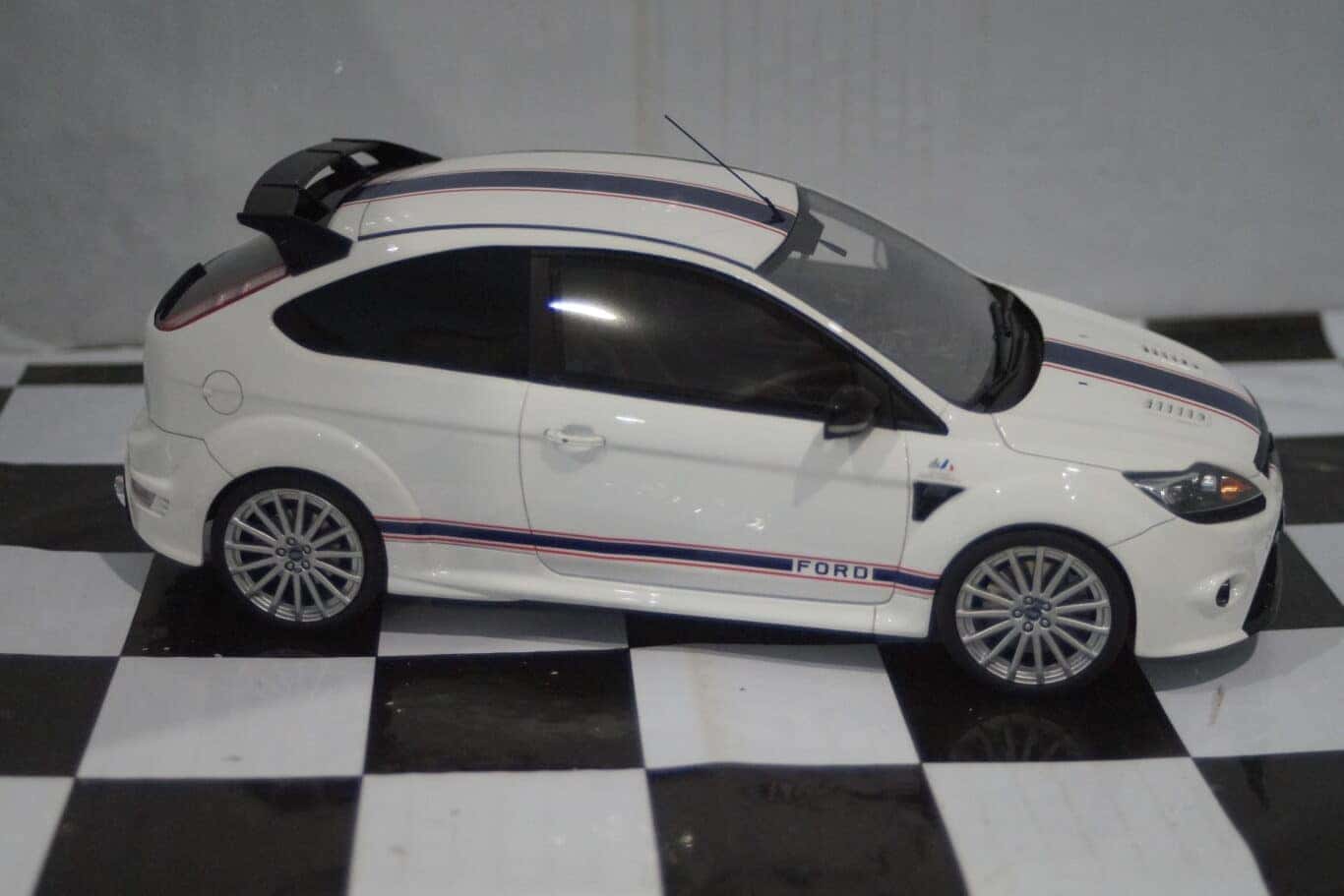 Otto ford focus rs mk2 le mans white 2010 1:18 ot1009