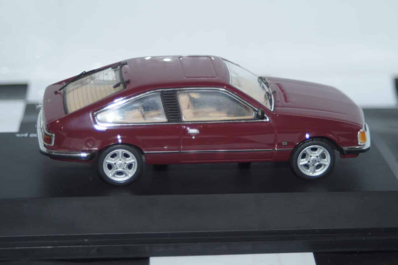 Schuco opel monza a in dark red 1:43 ref 02952