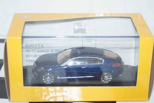 Norev opel insignia blue 1:43rd ref 360010