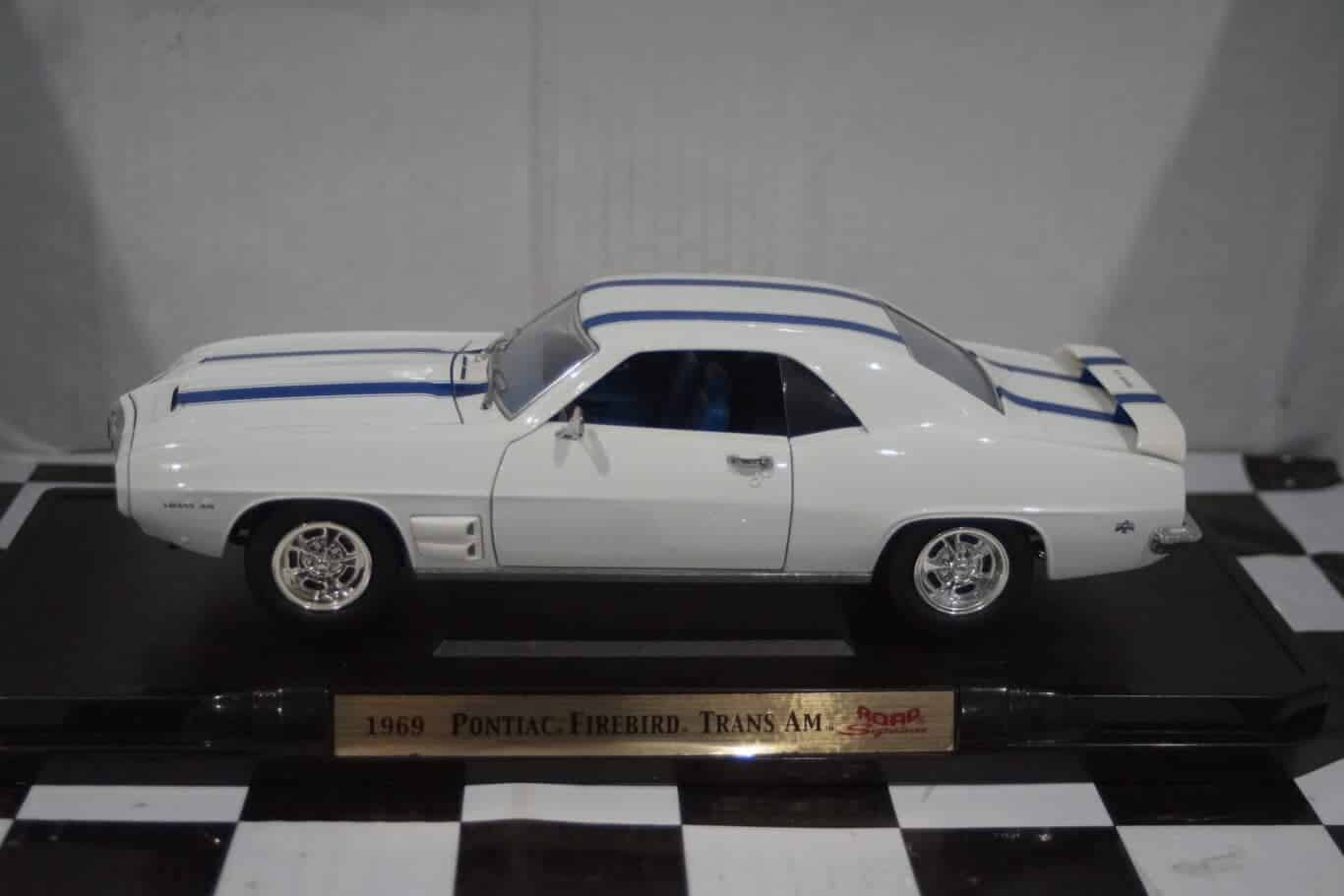 Road signature 1969 pontiac firebird trans am ref 92368 1:18th