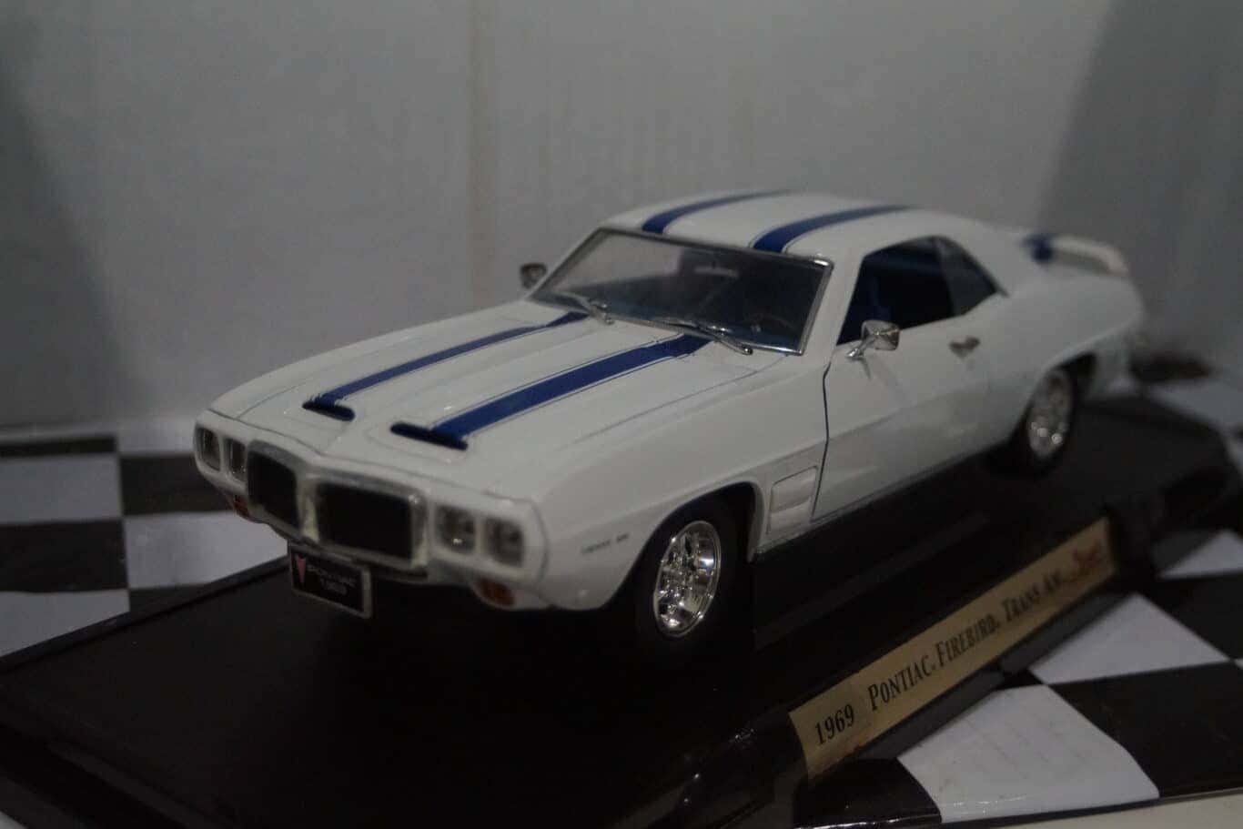 Road signature 1969 pontiac firebird trans am ref 92368 1:18th