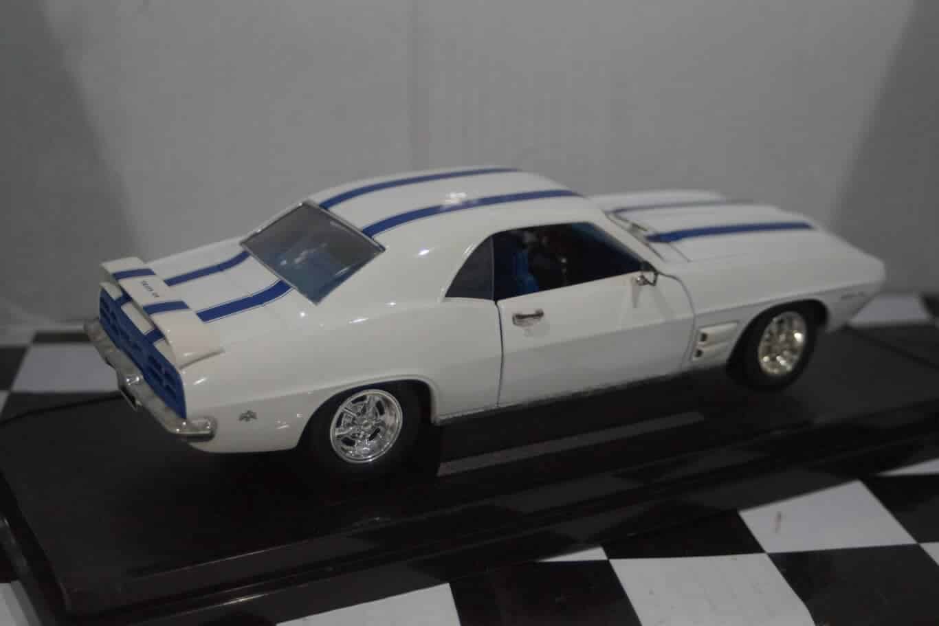 Road signature 1969 pontiac firebird trans am ref 92368 1:18th