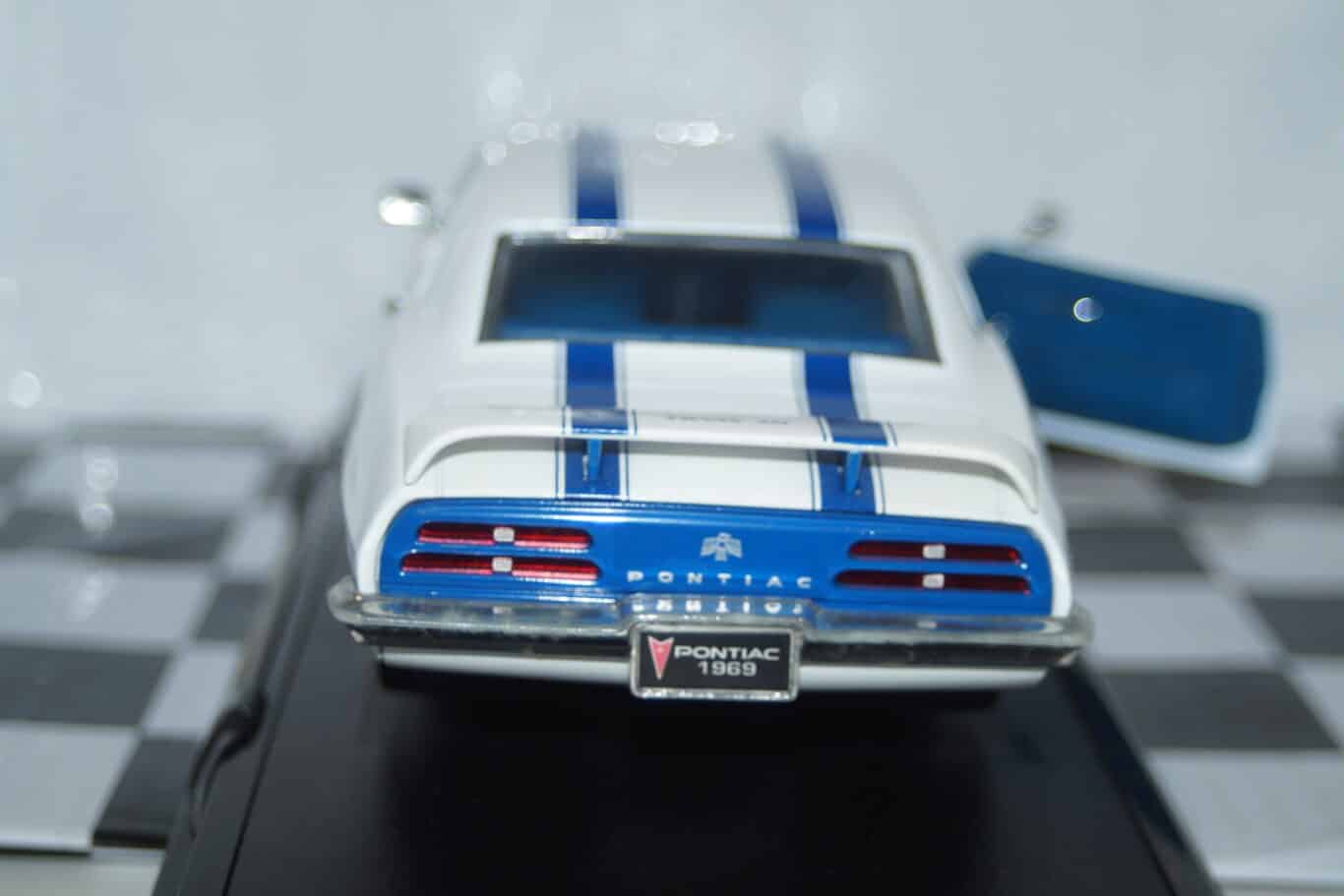 Road signature 1969 pontiac firebird trans am ref 92368 1:18th