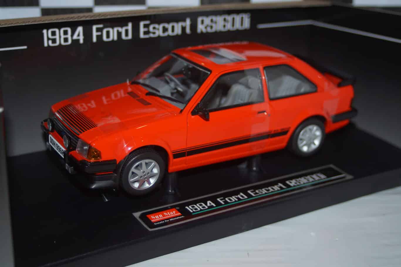 Sunstar ford escort mk3 gl 1984 cabriolet red (rhd) ref 4987r 1:18 scale