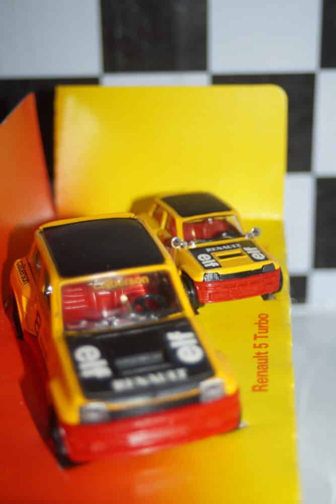Corgi mazda (pick up) blue 1:36th ref 495