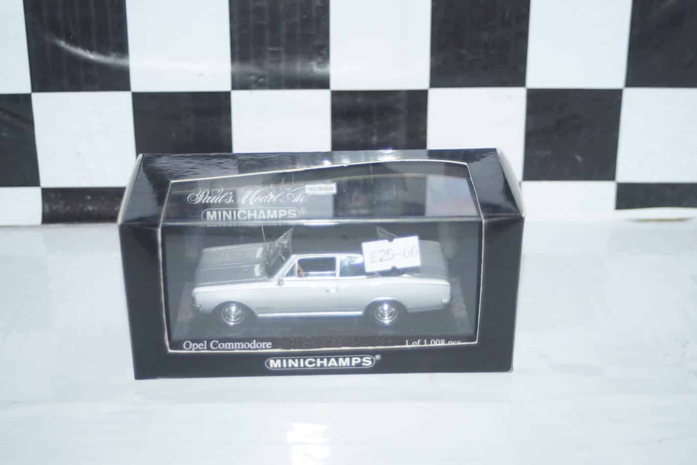 Minichamps opel commodore silver 1970 1:43 scale 430 046162
