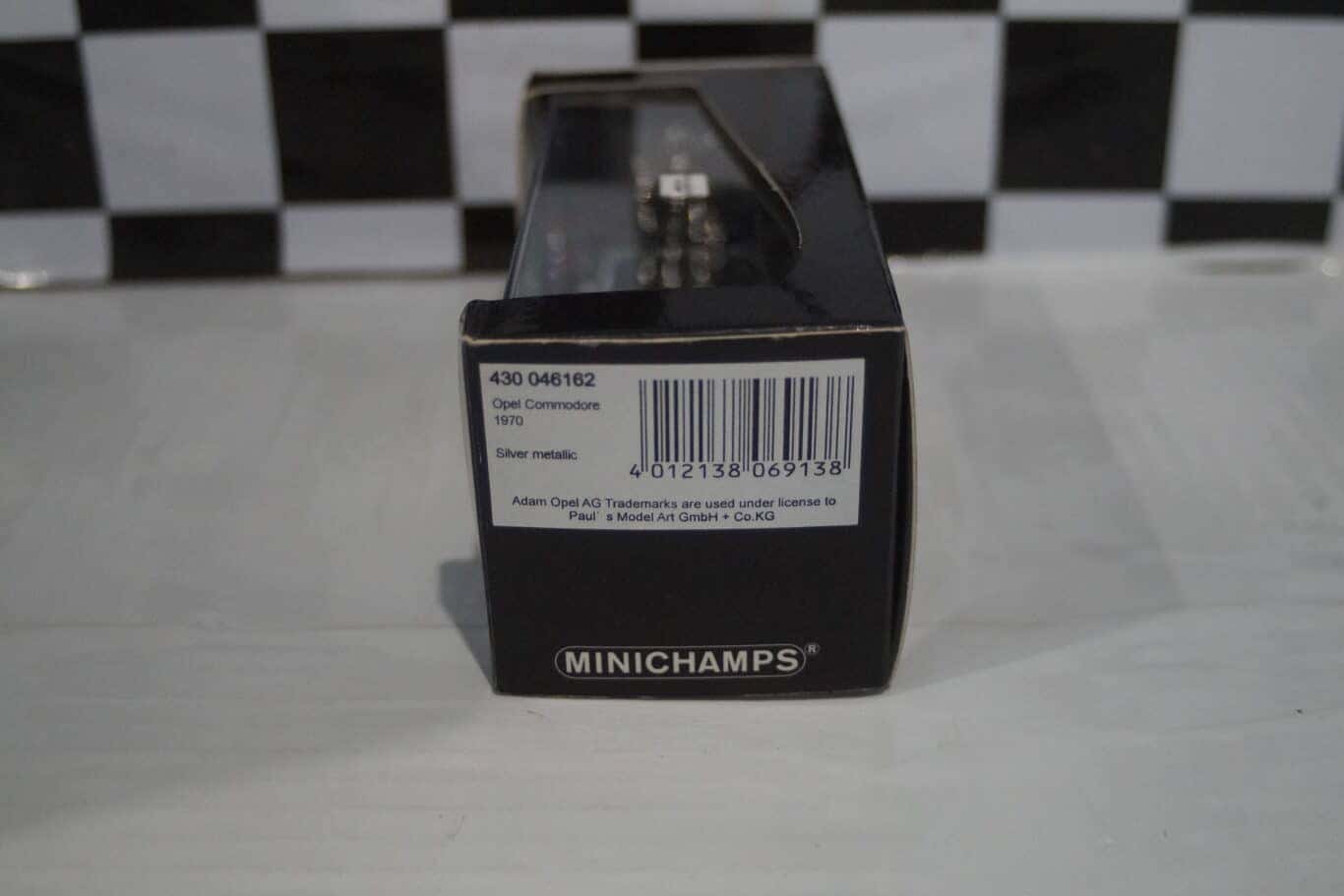 Minichamps opel commodore silver 1970 1:43 scale 430 046162